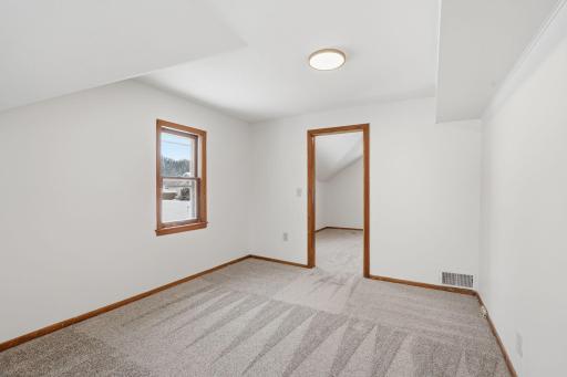 31-web-or-mls-1981 Minnehaha Ave E-31.jpg