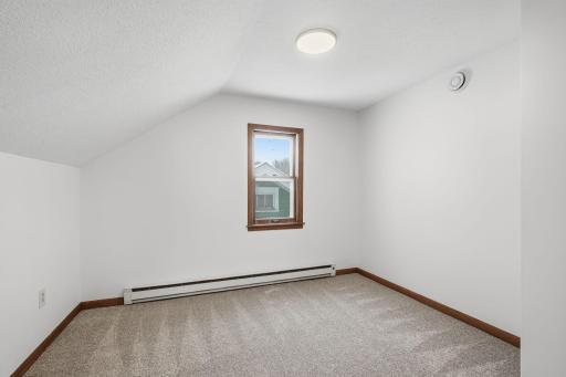 32-web-or-mls-1981 Minnehaha Ave E-32.jpg