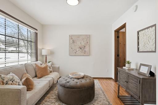 14-web-or-mls-1981 Minnehaha Ave E-14.jpg