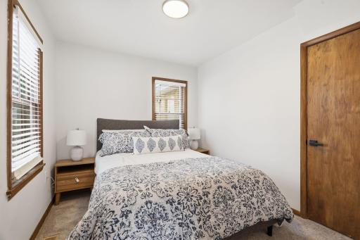 26-web-or-mls-1981 Minnehaha Ave E-26.jpg