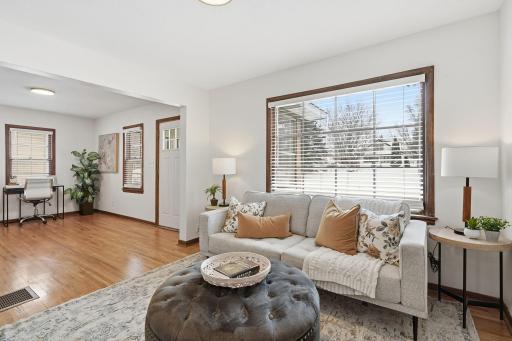 15-web-or-mls-1981 Minnehaha Ave E-15.jpg