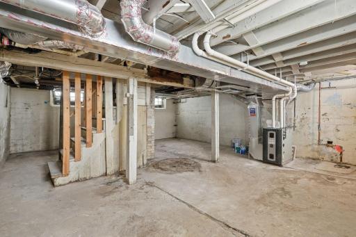 34-web-or-mls-1981 Minnehaha Ave E-34.jpg