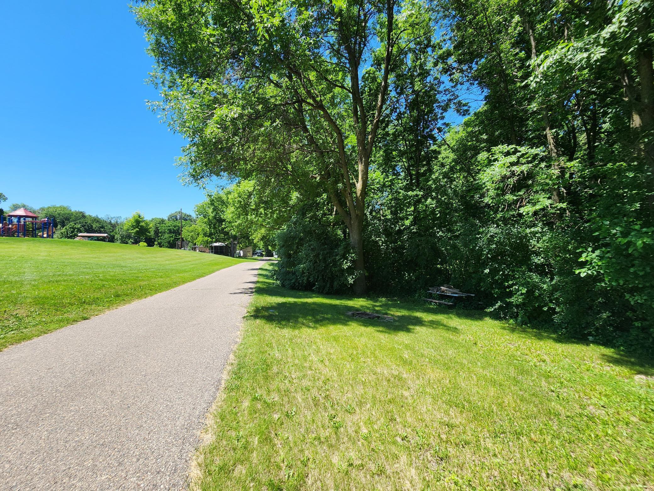 2000 38' updated bunkhouse near playground