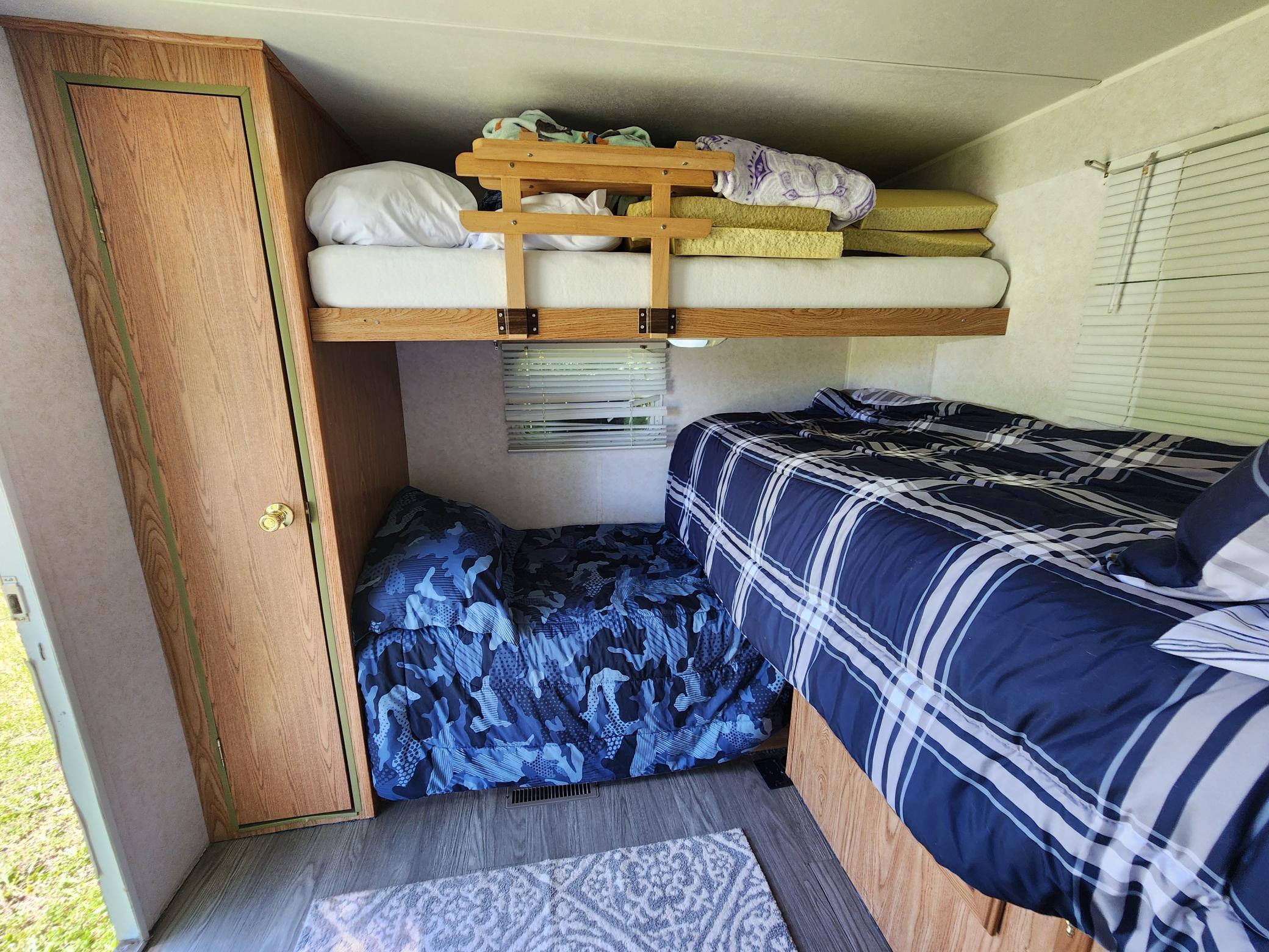 2000 38' updated bunkhouse