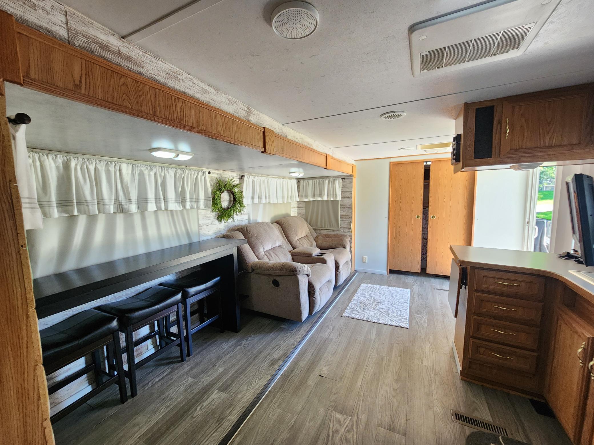 2000 38' updated bunkhouse