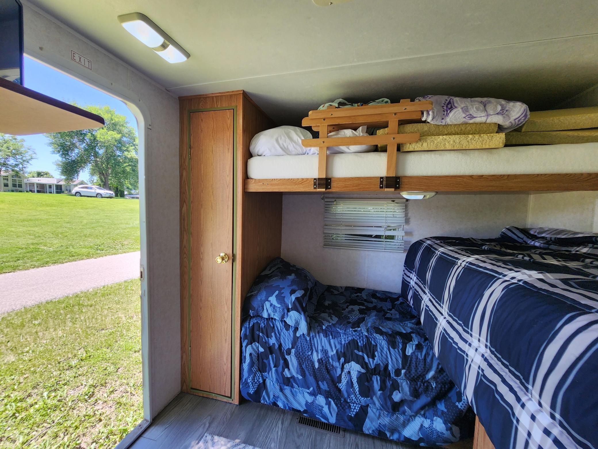 2000 38' updated bunkhouse