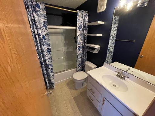 Full Bathroom (Upper Level)