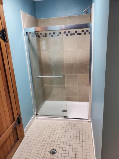 Shower in Gym.jpg