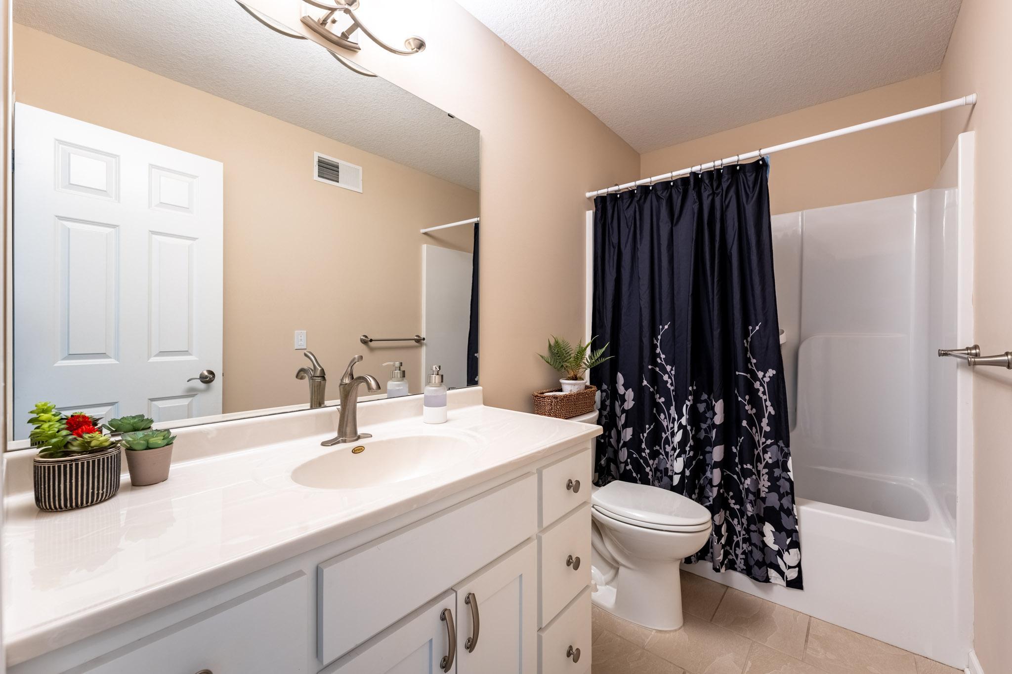 Main Full Bathroom.