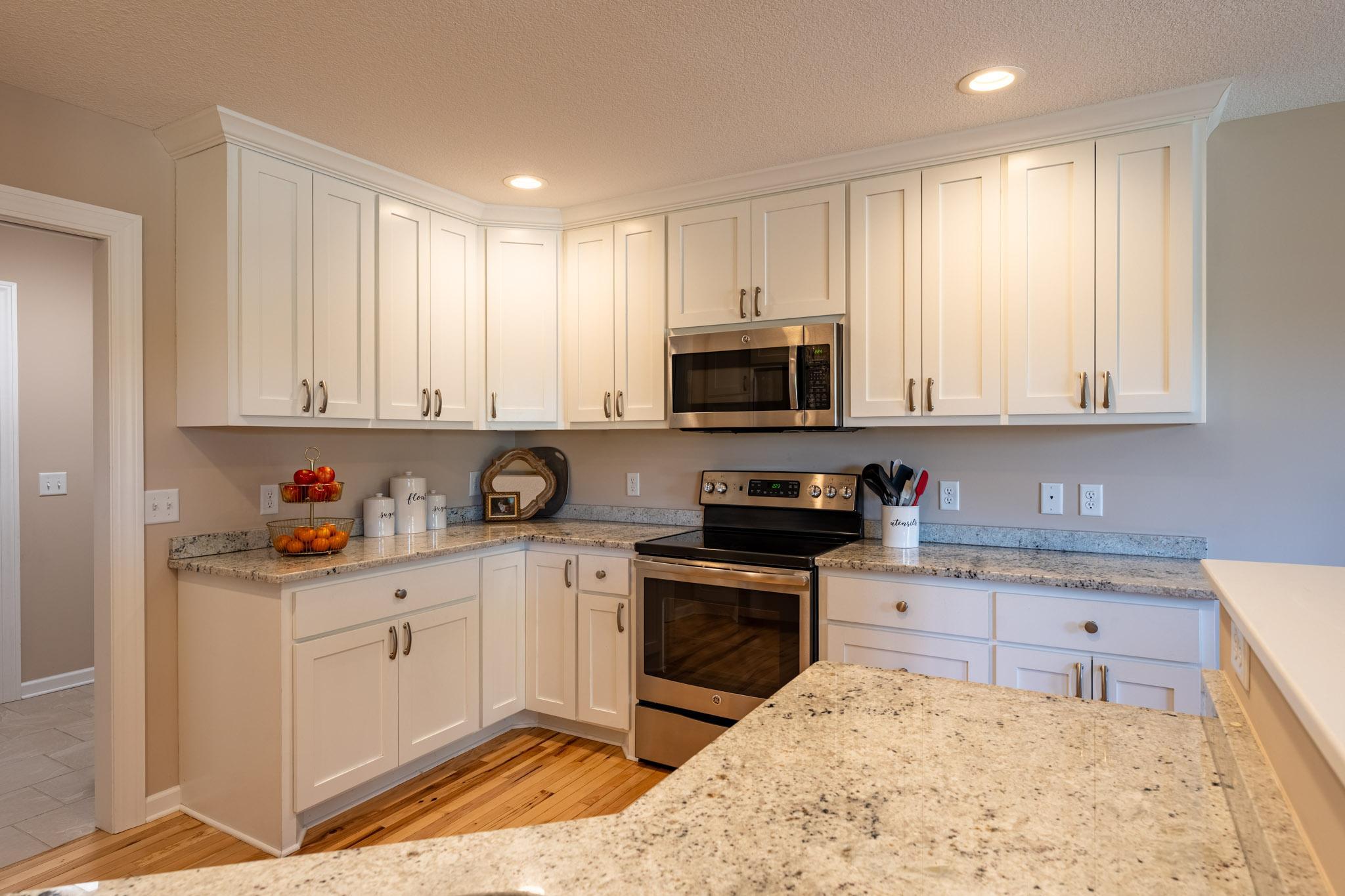 Pleanty of countertop space in the beautiful kitchen.