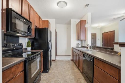 A welcoming kitchen with thoughtful design, ideal for everyday meals and effortless entertaining.