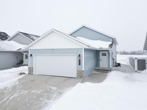 6028 78 Avenue S, Horace, ND 58047