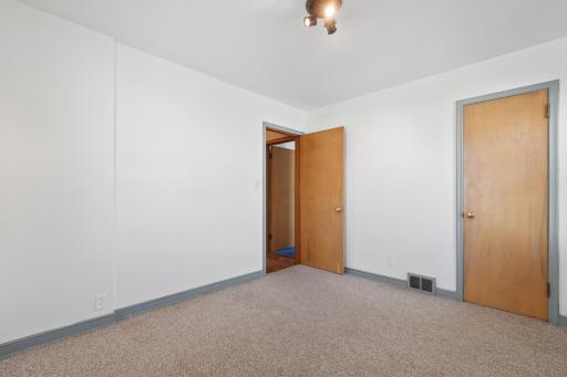 2344 Cowern Place E, Saint Paul, MN 55109