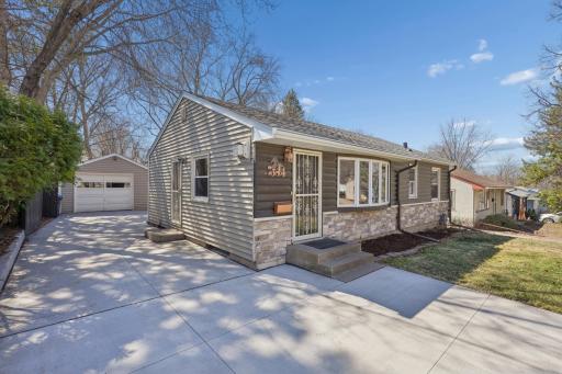 2344 Cowern Place E, Saint Paul, MN 55109