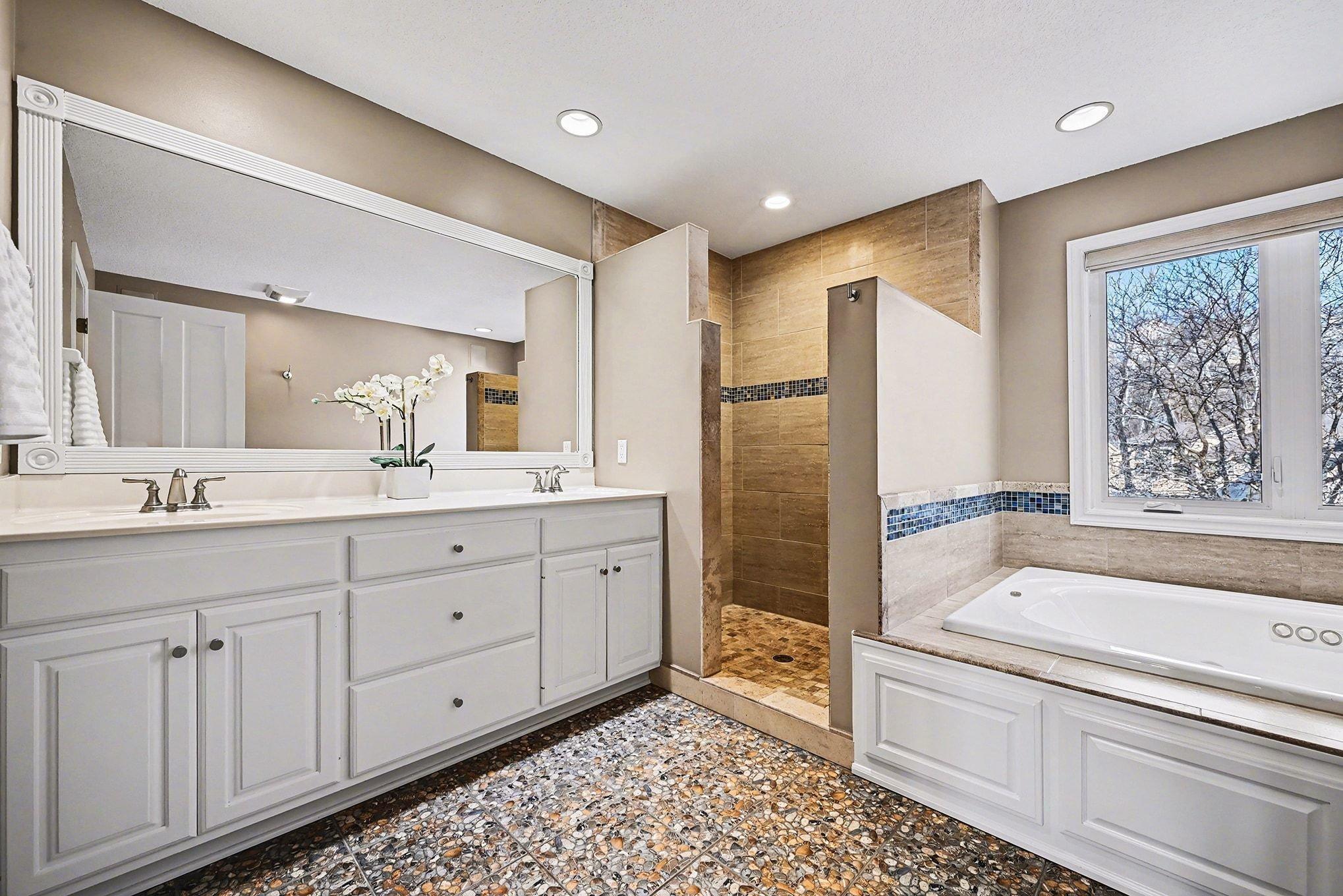 Ensuite bathroom with jetted tub and seperate shower