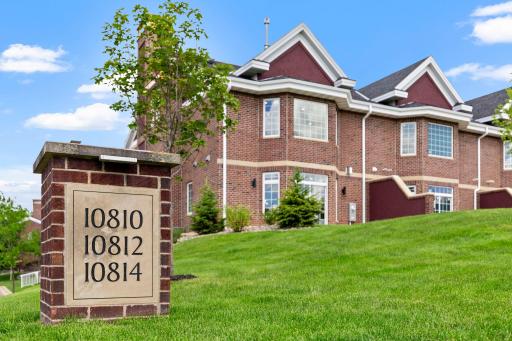 22-web-or-mls-10814 Falling Water Ln-62.jpg