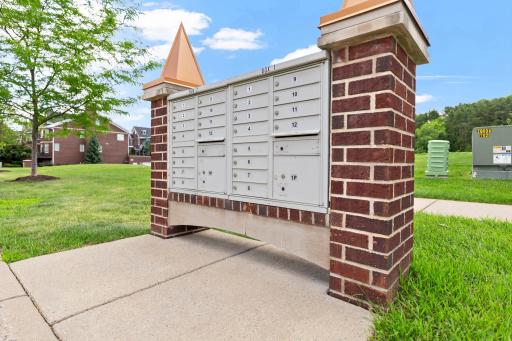 21-web-or-mls-10814 Falling Water Ln-60.jpg