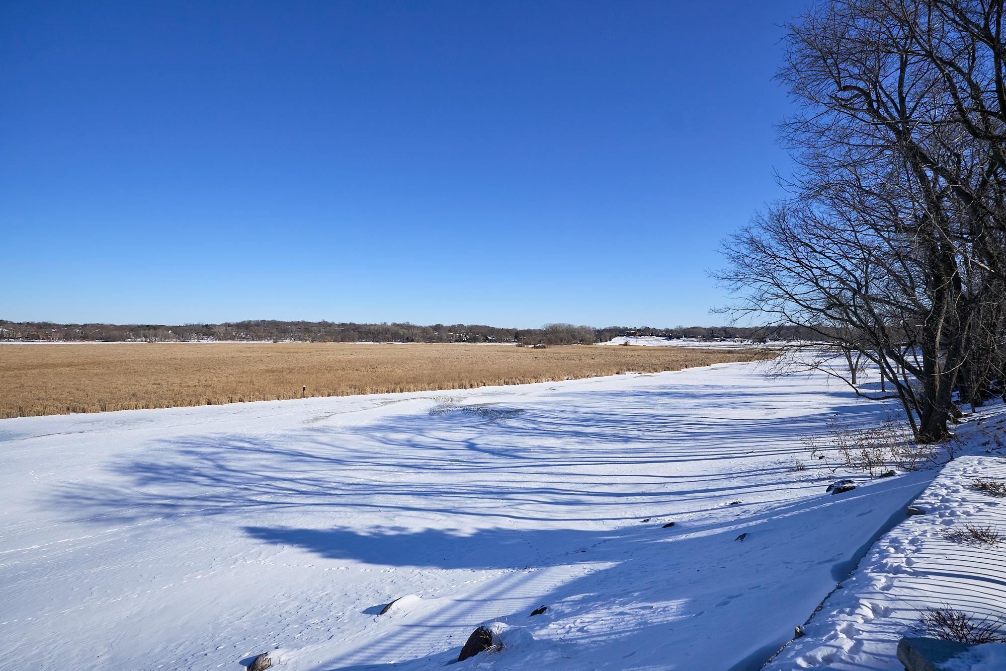 The retaining wall features stone steps leading to the golf course.