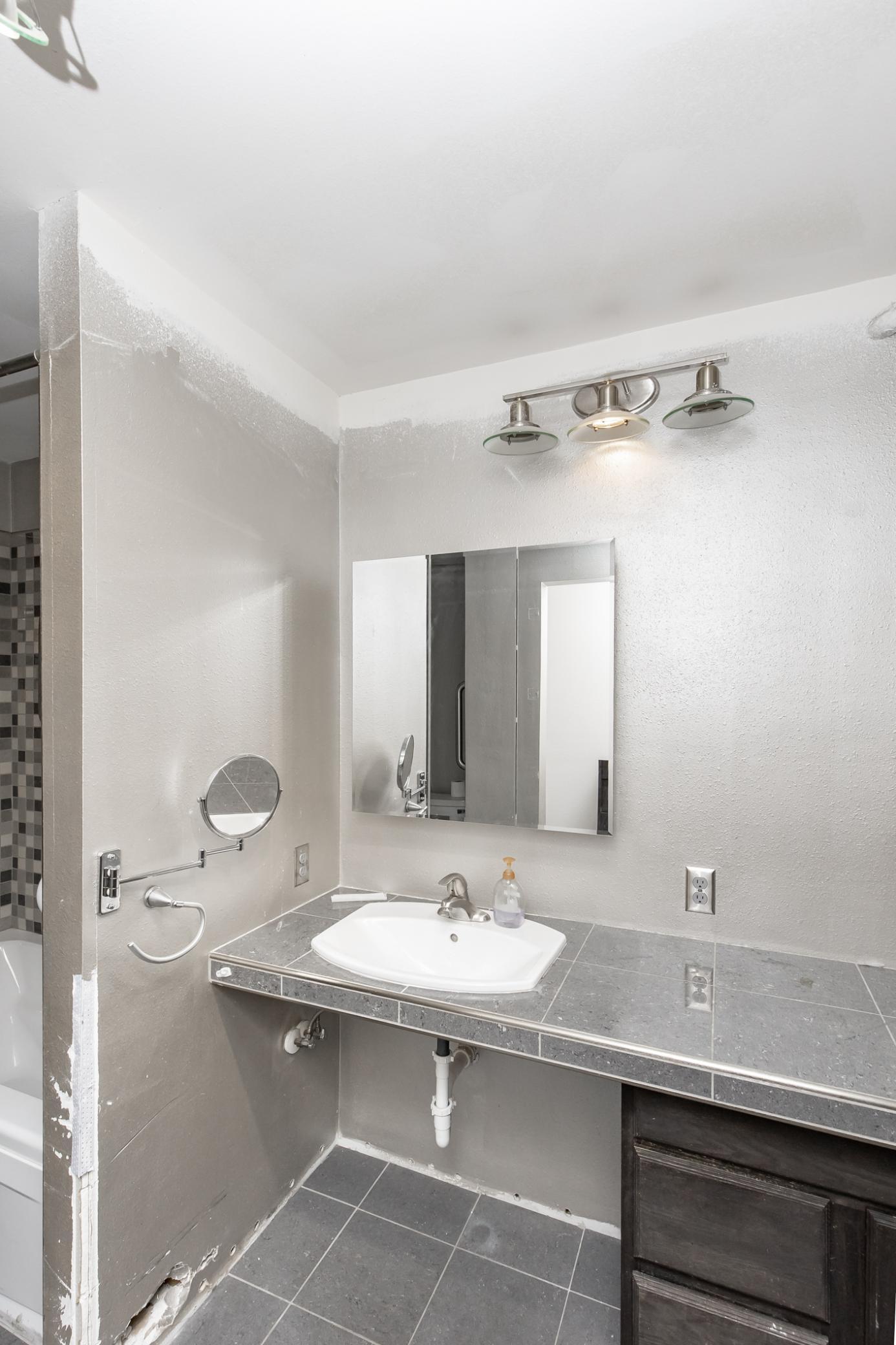 Primary Bathroom - Full