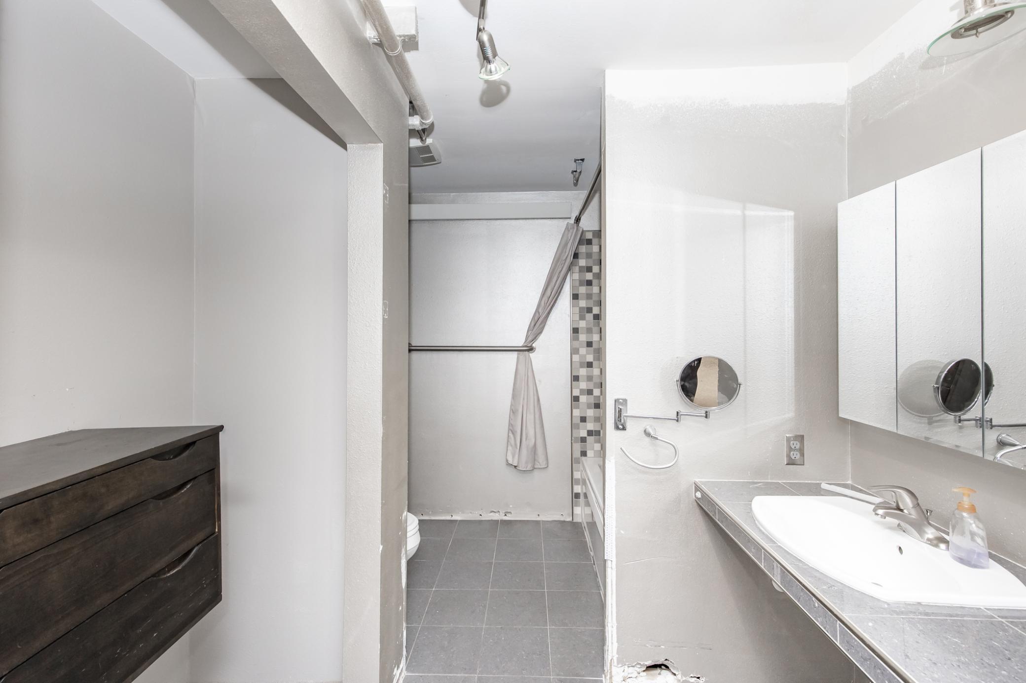 Primary Bathroom - Full