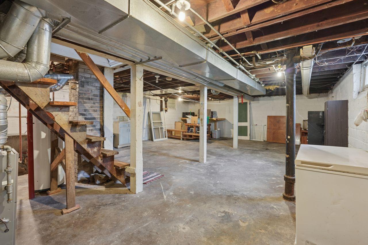 Unfinished, Full Basement