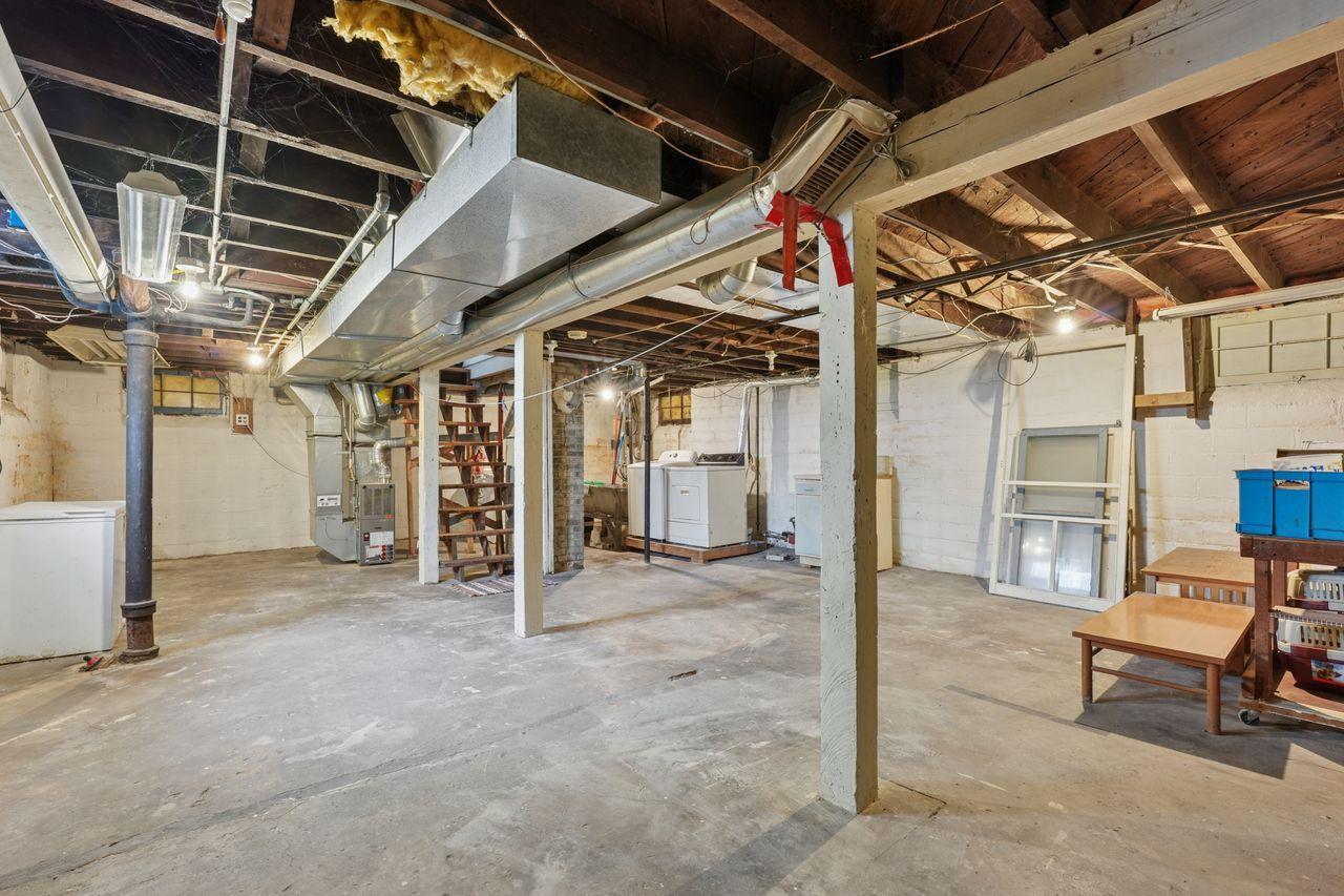 Unfinished, Full Basement