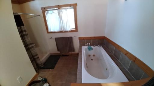 Primary BR ensuite full bath with jetted tub