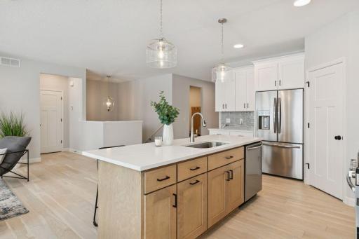 17939 Grantham Lane, Lakeville, MN 55044