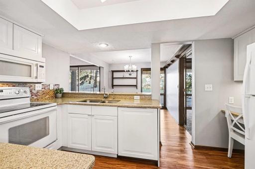 014_6085 Lincoln Drive.jpg