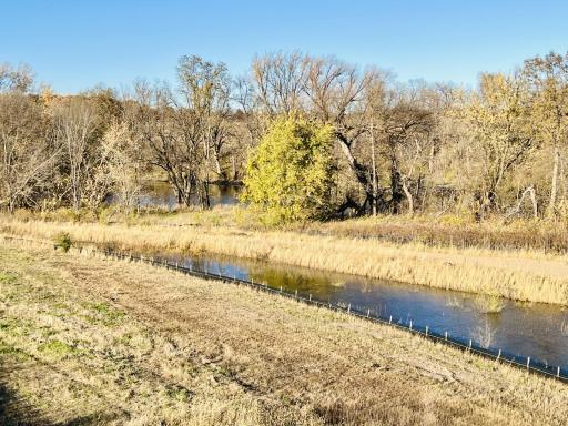 Stroll along serene riverfront trails and immerse yourself in nature’s beauty. Perfect for morning walks, evening jogs, or simply unwinding by the water—right within your community.