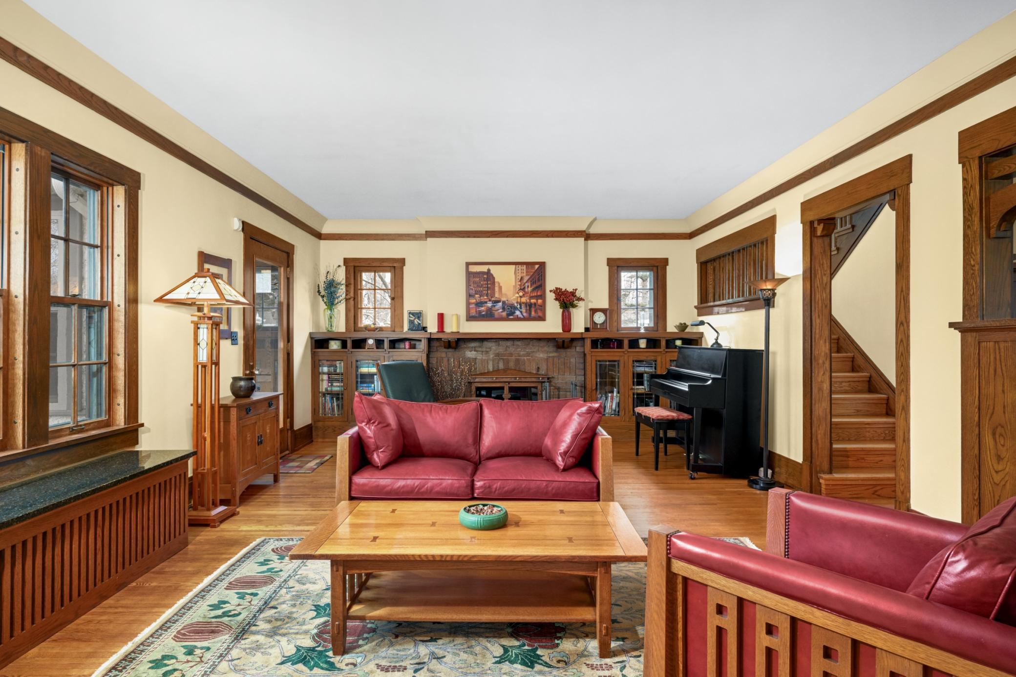 9 foot ceilings throughout!