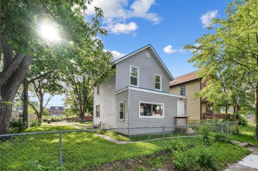 Updated 3-bedroom single-family home offering strong investment potential, priced with today’s market in mind and well-suited for long-term rental ownership.