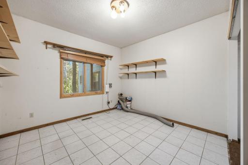 8031 Tierneys Woods Curve, Bloomington, MN 55438