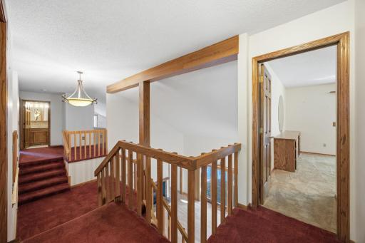 8031 Tierneys Woods Curve, Bloomington, MN 55438