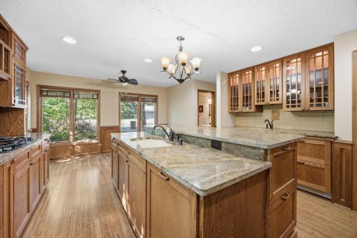 8031 Tierneys Woods Curve, Bloomington, MN 55438