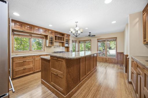8031 Tierneys Woods Curve, Bloomington, MN 55438