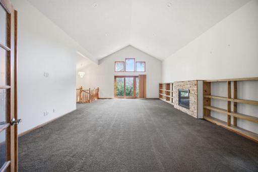 8031 Tierneys Woods Curve, Bloomington, MN 55438