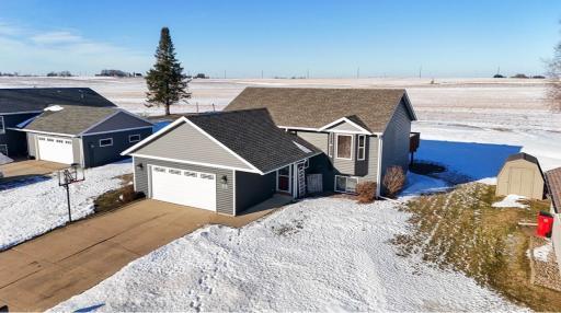 210 8th Avenue NW, Plainview, MN 55964
