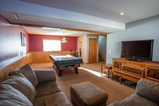 210 8th Avenue NW, Plainview, MN 55964