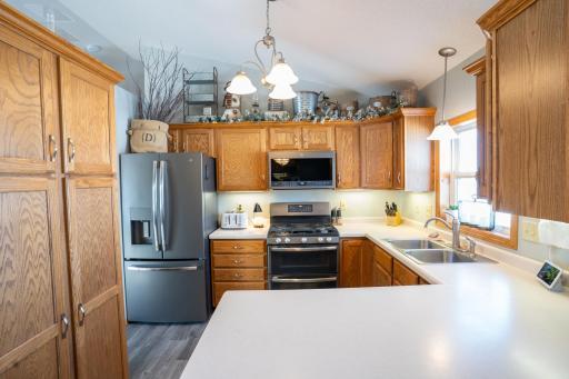 210 8th Avenue NW, Plainview, MN 55964