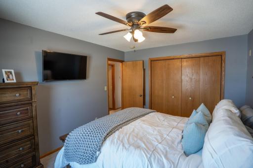 210 8th Avenue NW, Plainview, MN 55964