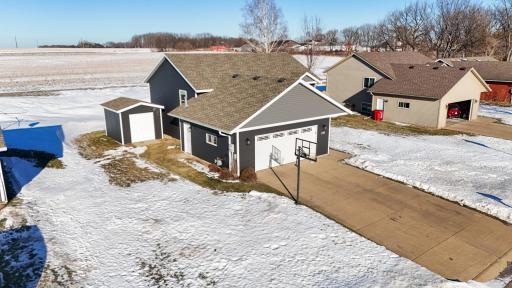210 8th Avenue NW, Plainview, MN 55964