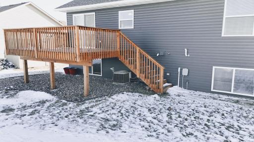 210 8th Avenue NW, Plainview, MN 55964