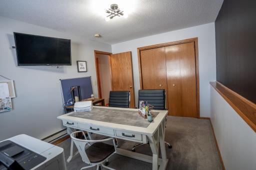 210 8th Avenue NW, Plainview, MN 55964