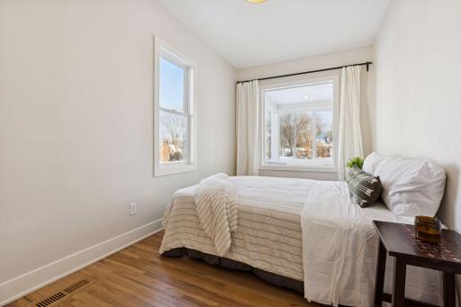 130 10th Avenue N, Hopkins, MN 55343