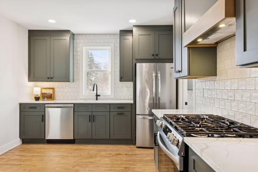 130 10th Avenue N, Hopkins, MN 55343