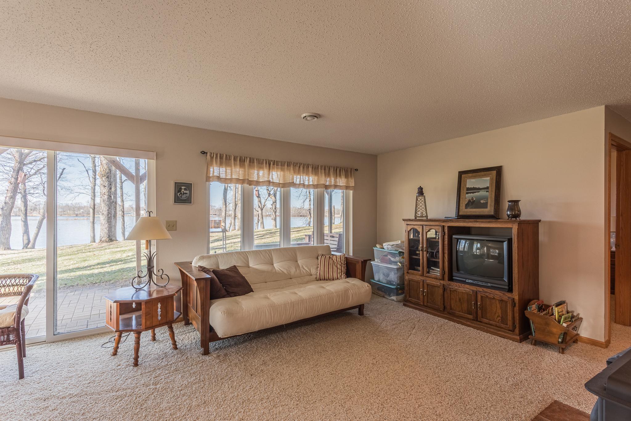 Family room (walk out)