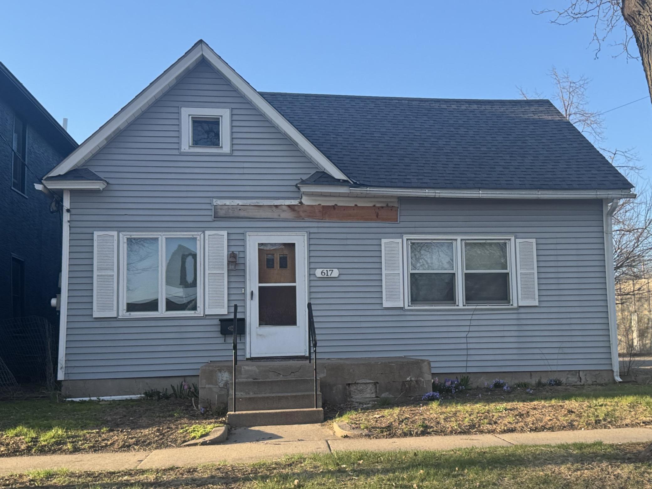 Welcome to 617 24th Ave NE - A spiffy home in a fun area of Nordeast!