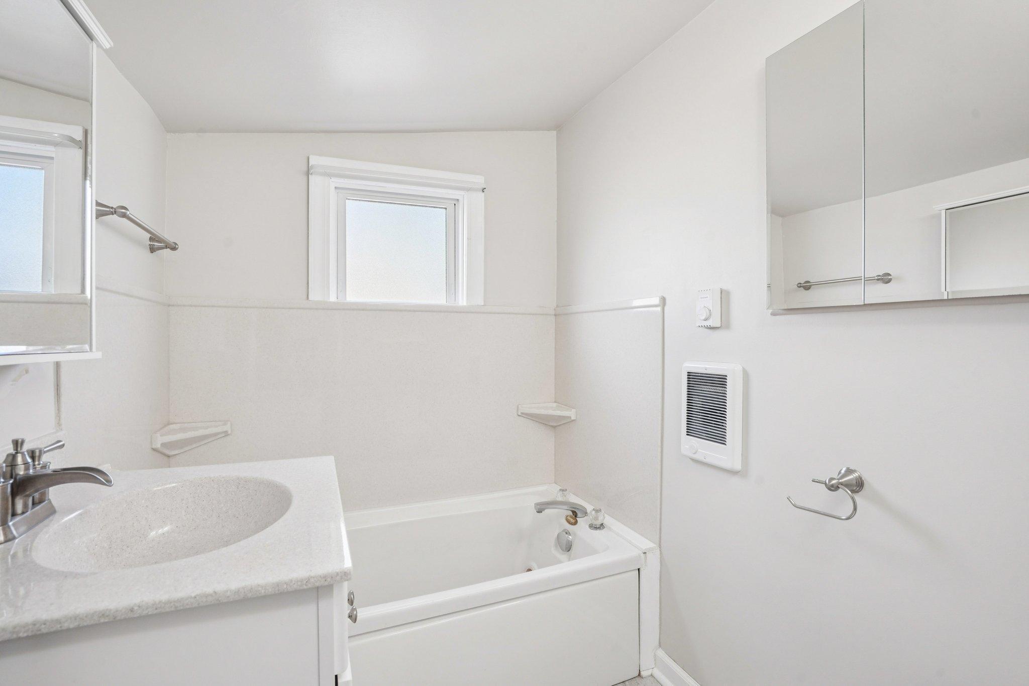 19-web-or-mls-Forest Street-S2403-019.jpg