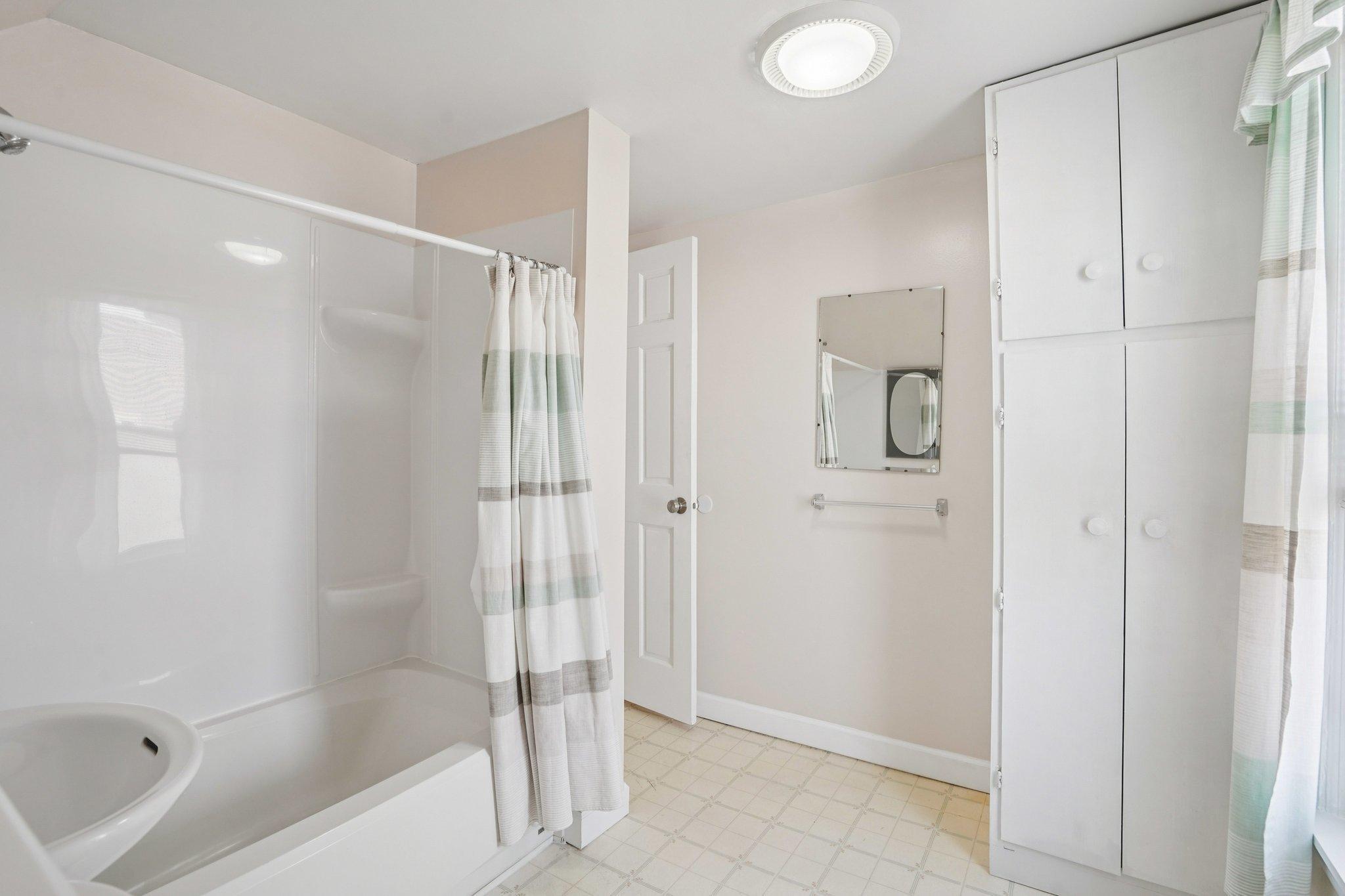 20-web-or-mls-Forest Street-S2403-020.jpg